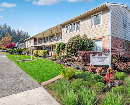 Welcome to Monroe Manor Apartments in Oregon City, Oregon